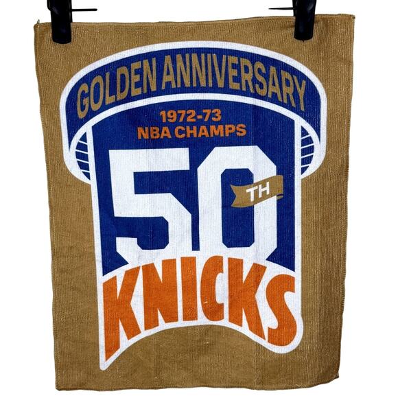 Vintage AA MILLS GOLDEN ANNIVERSARY NY KNICK 72-23 CHAMPIONSHIP FACE TOWEL - Picture 1 of 7